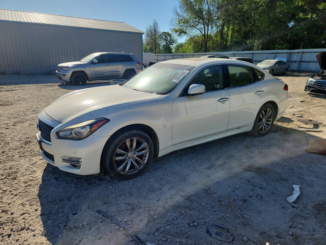 Salvage INFINITI Q70 Image
