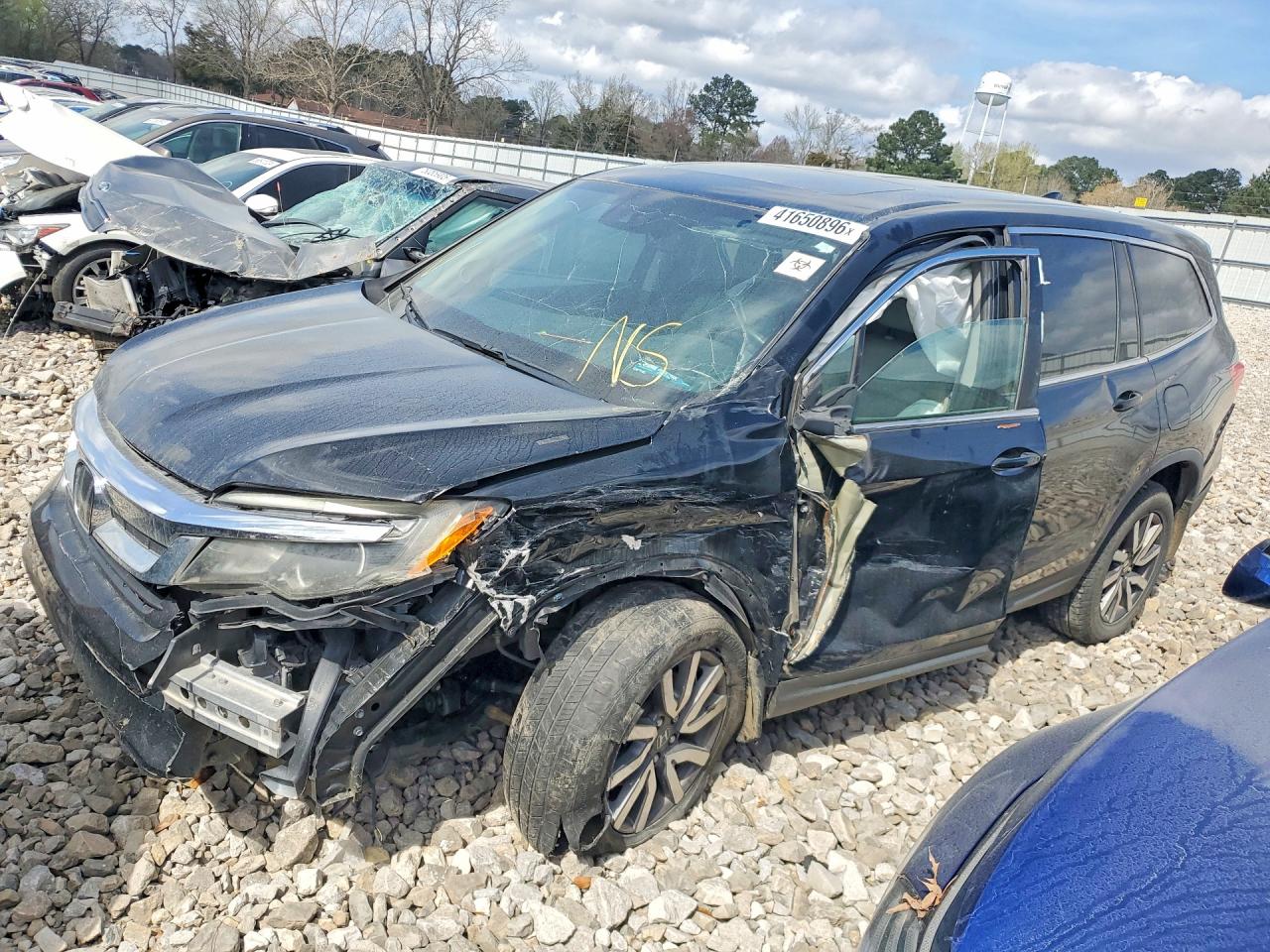 Salvage Honda Pilot Image
