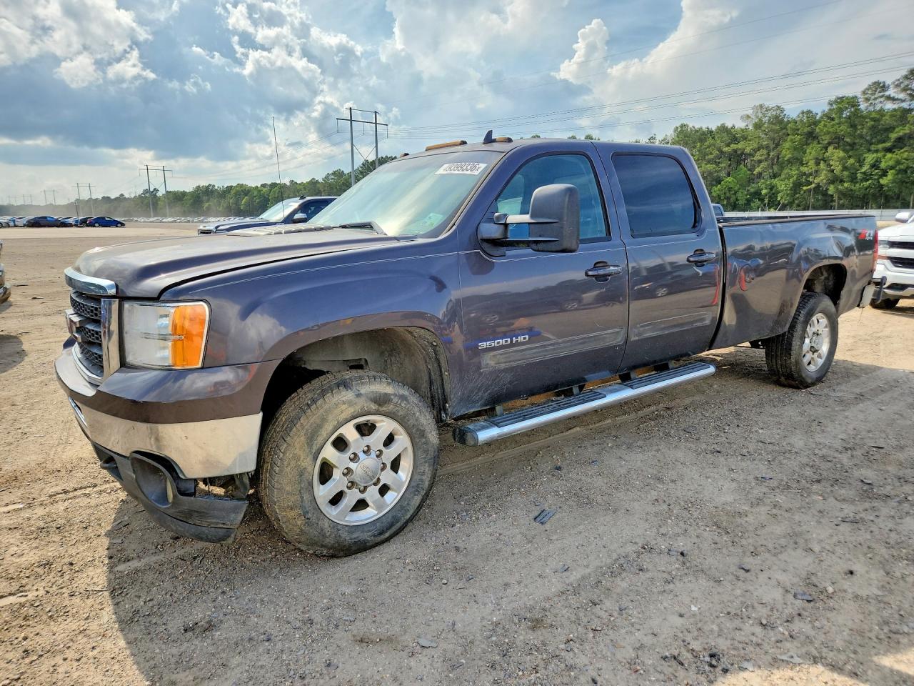 Salvage GMC Sierra Image