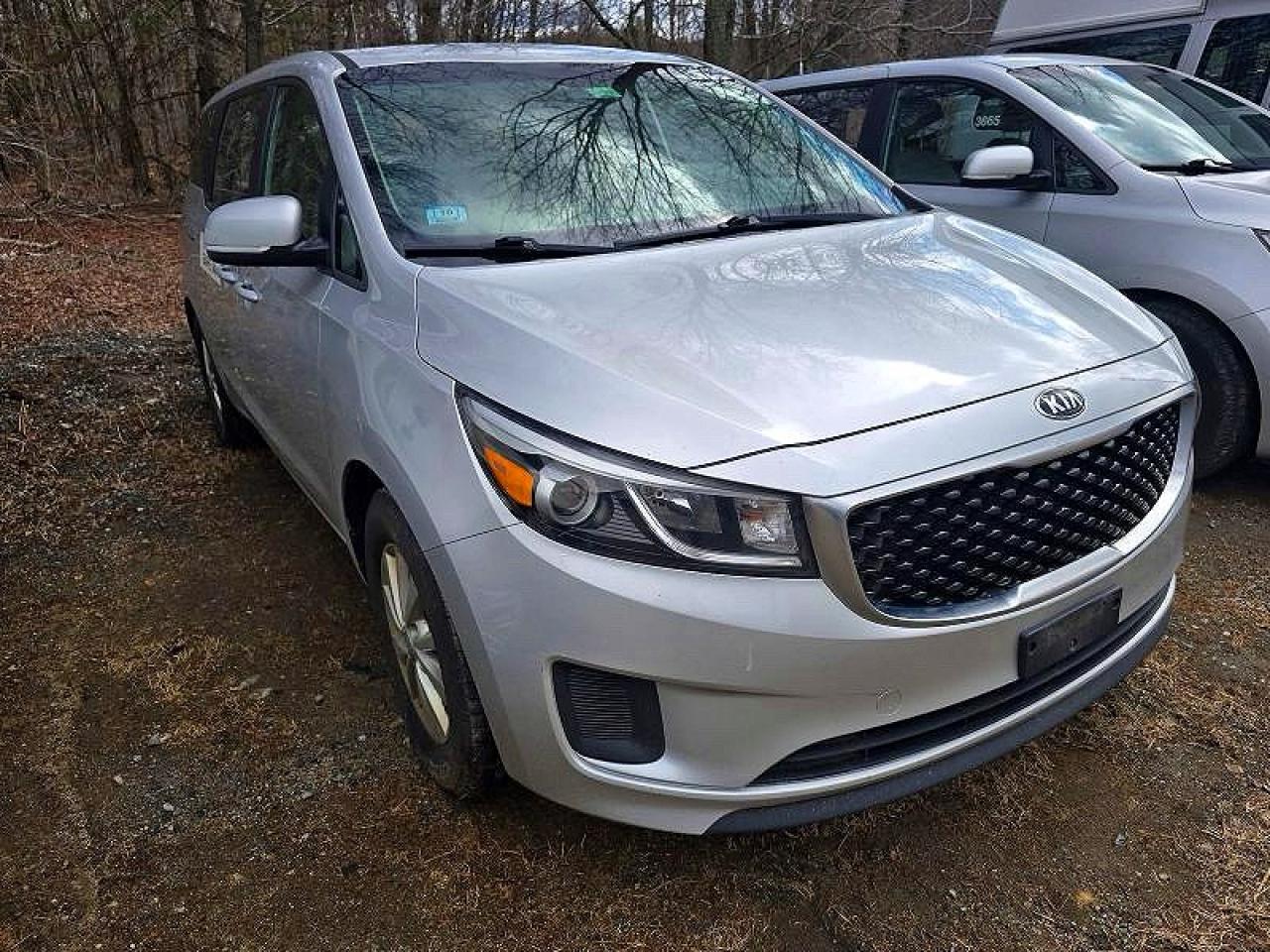 Salvage Kia Sedona Image