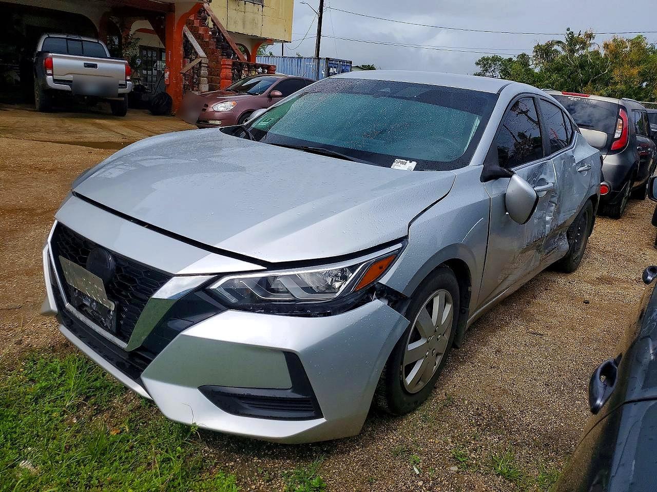 Salvage Nissan Sentra Image