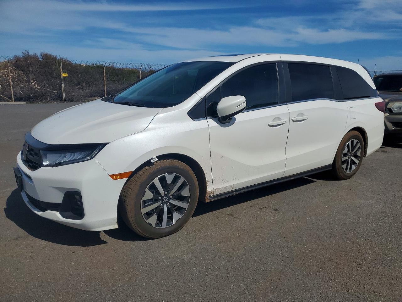 Salvage Honda Odyssey Image