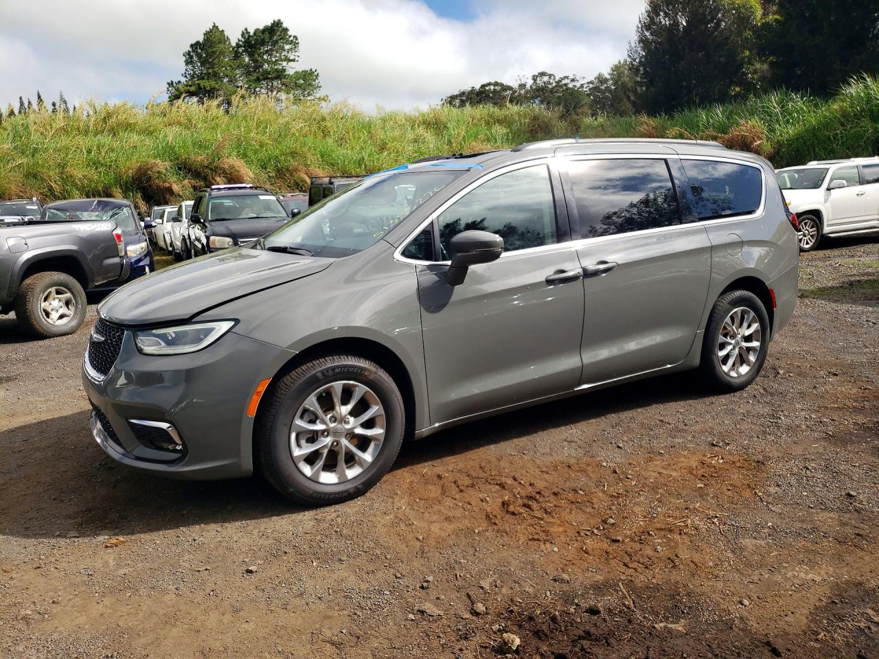 Salvage Chrysler Pacifica Image