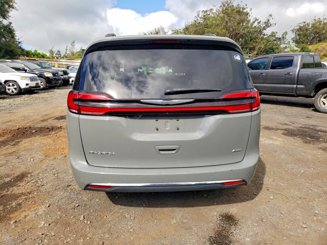 Chrysler Pacifica Touring L