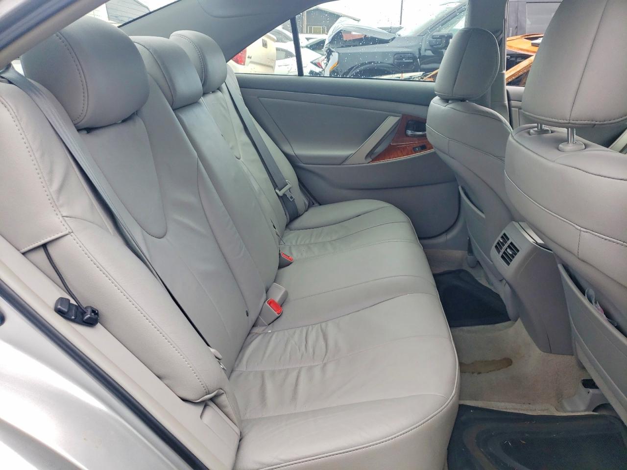 Toyota Camry Le V6