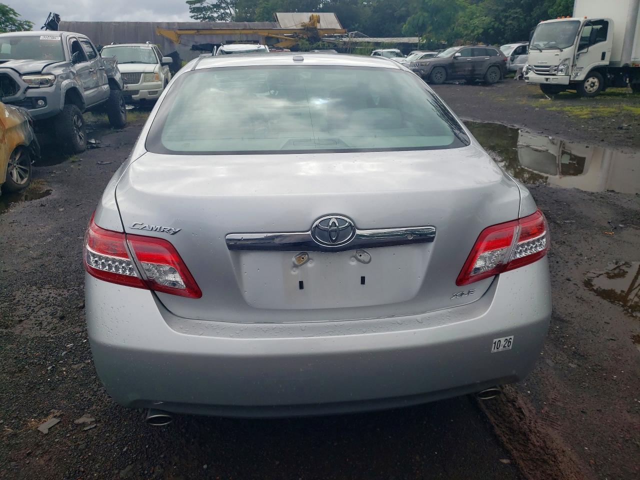 Toyota Camry Le V6