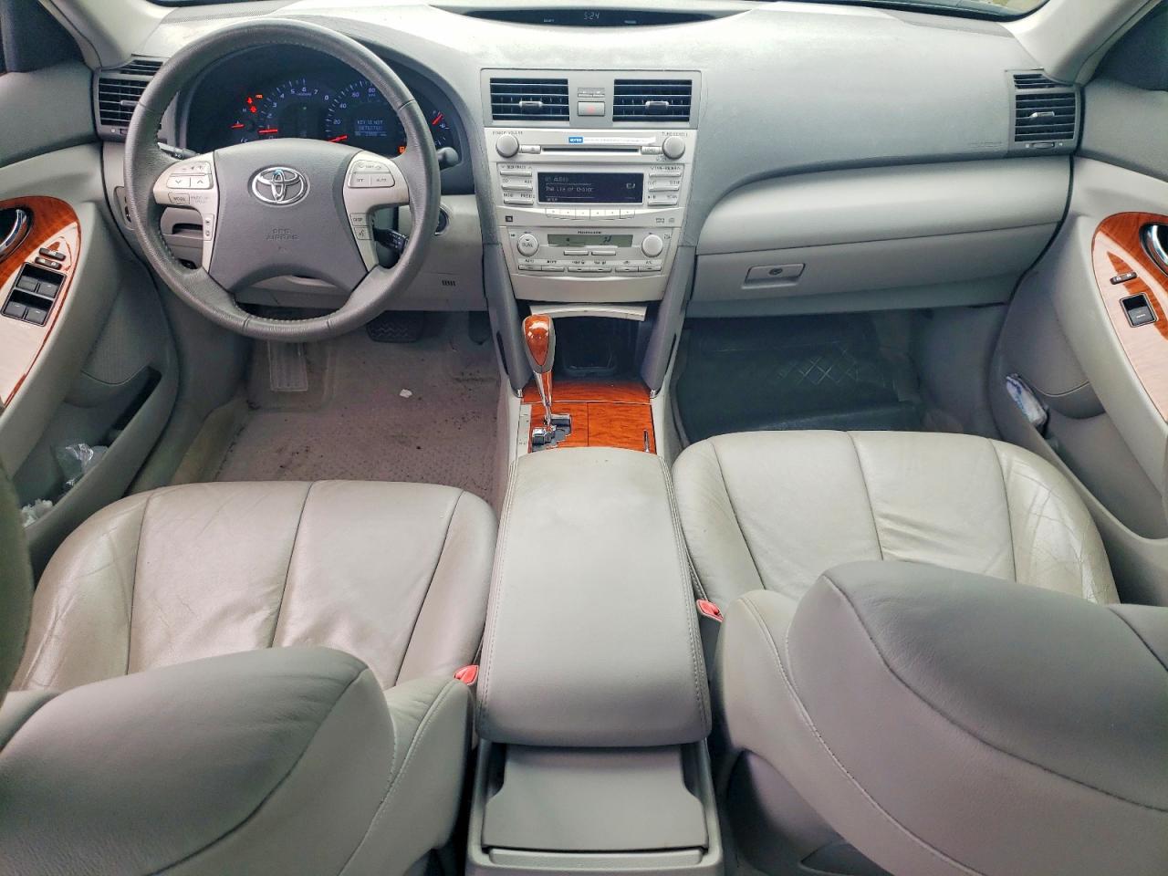 Toyota Camry Le V6