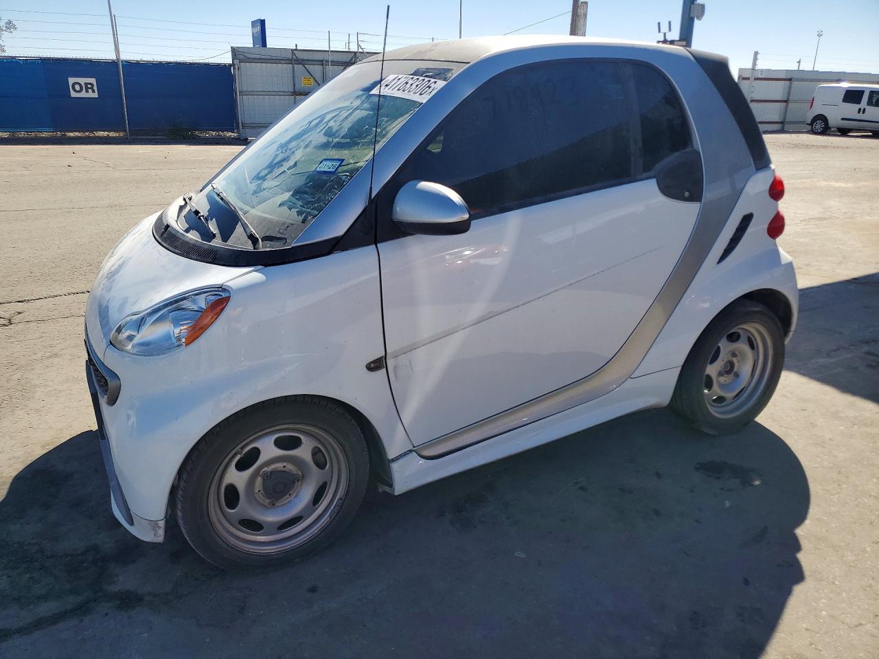 Salvage Smart Cars fortwo Image
