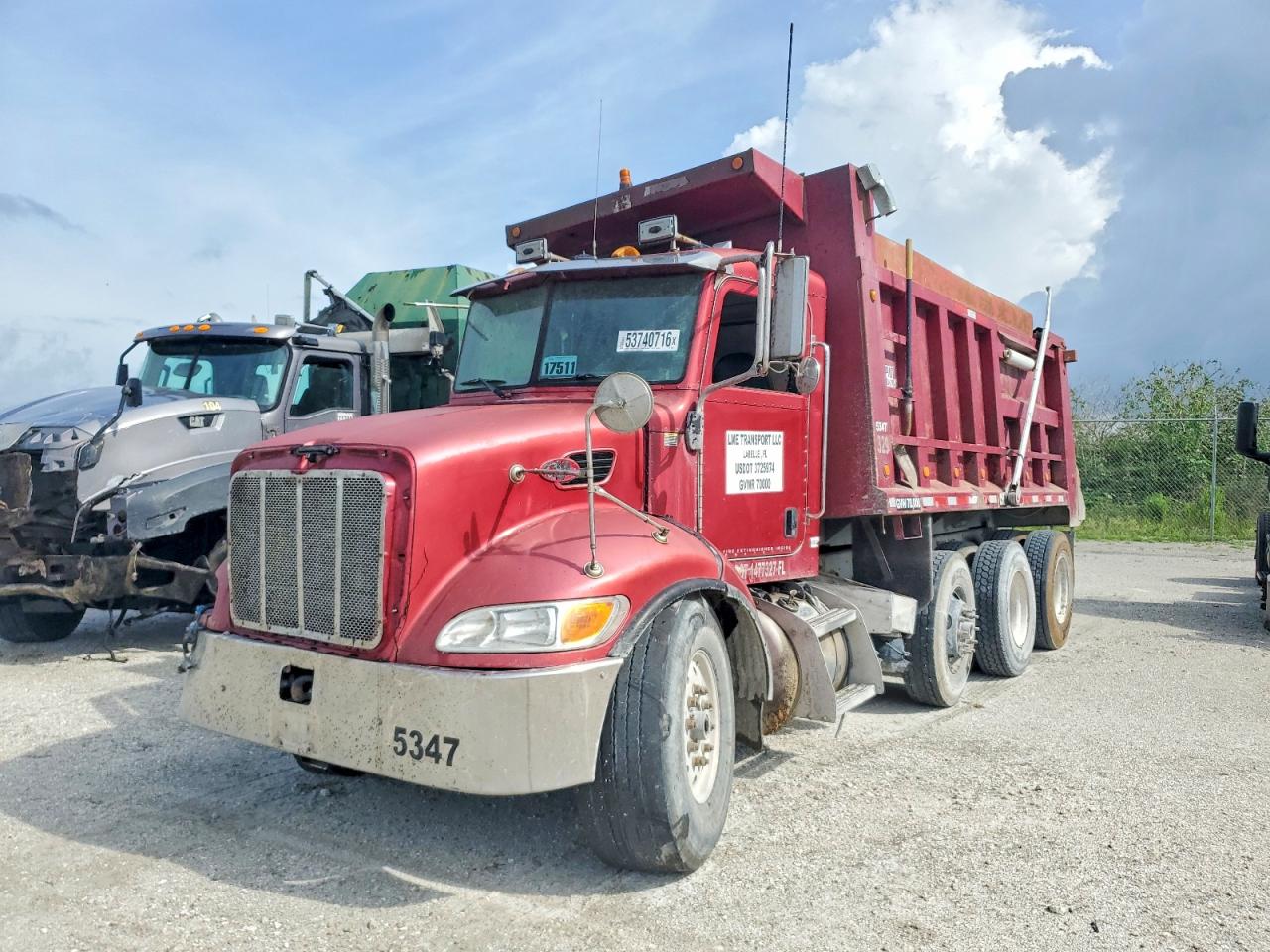 Peterbilt 335