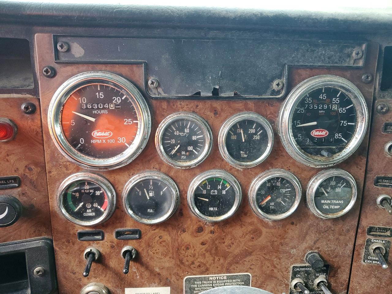 Peterbilt 335