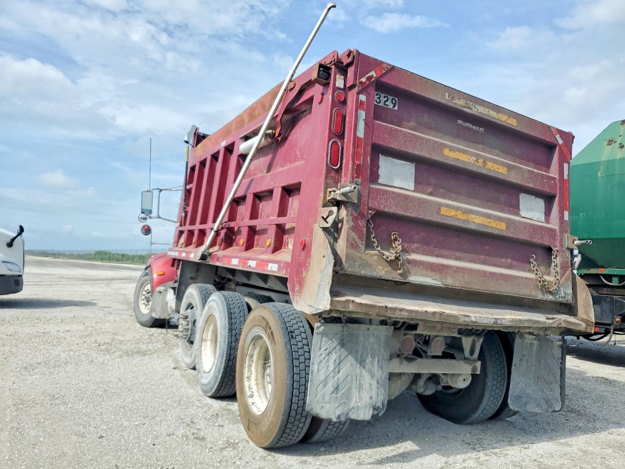 Peterbilt 335