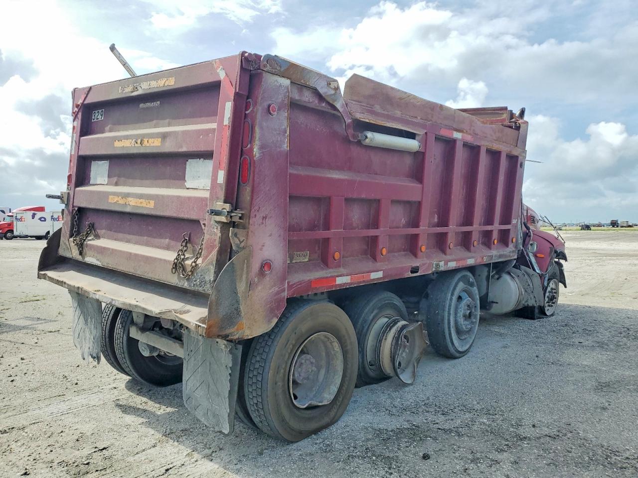Peterbilt 335