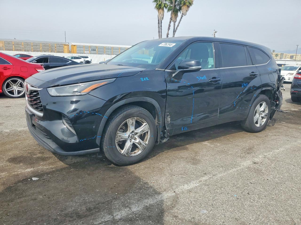 Salvage Toyota Highlander Image