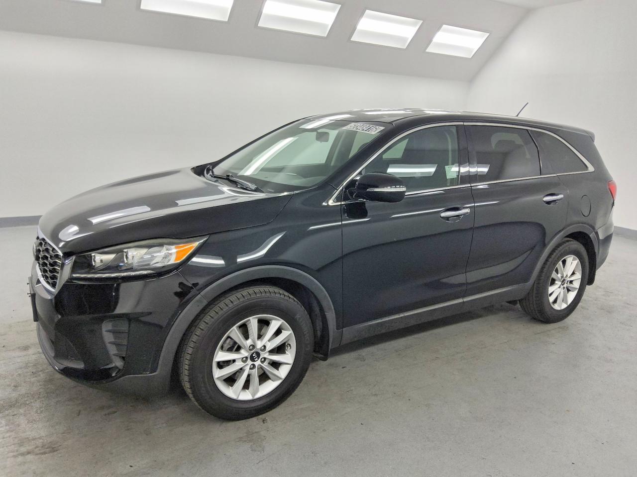 Salvage Kia Sorento Image