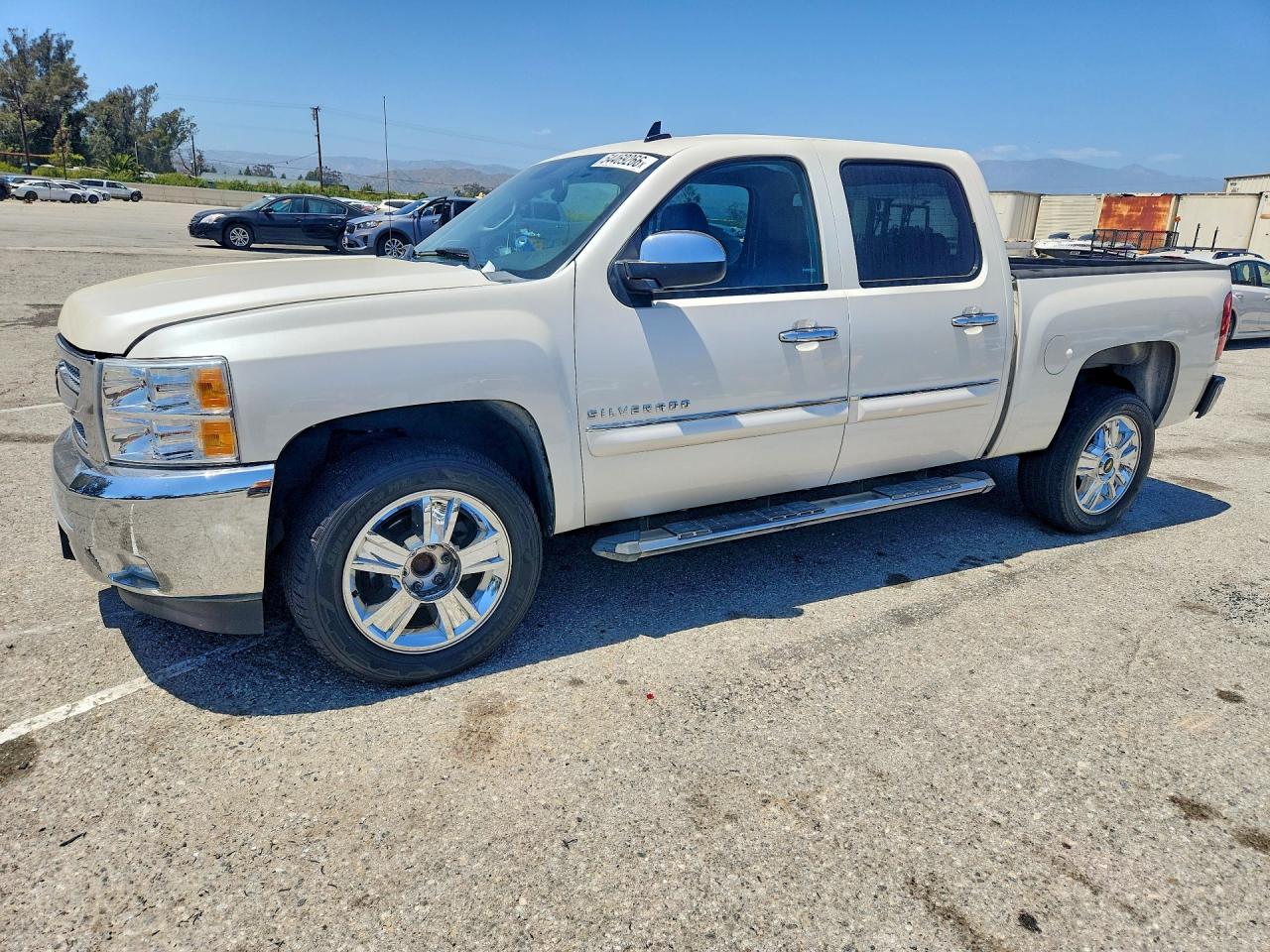 Salvage Chevrolet Silverado Image