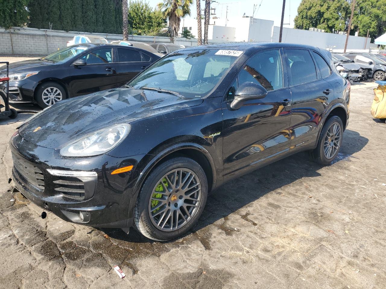 Salvage Porsche Cayenne Image