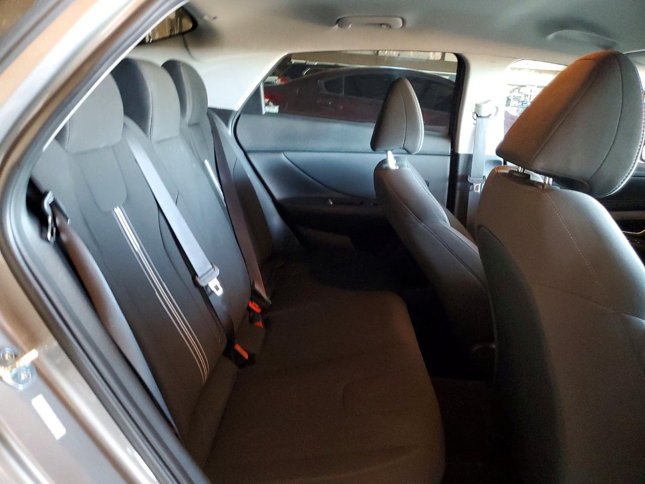 Hyundai ELANTRA Sel