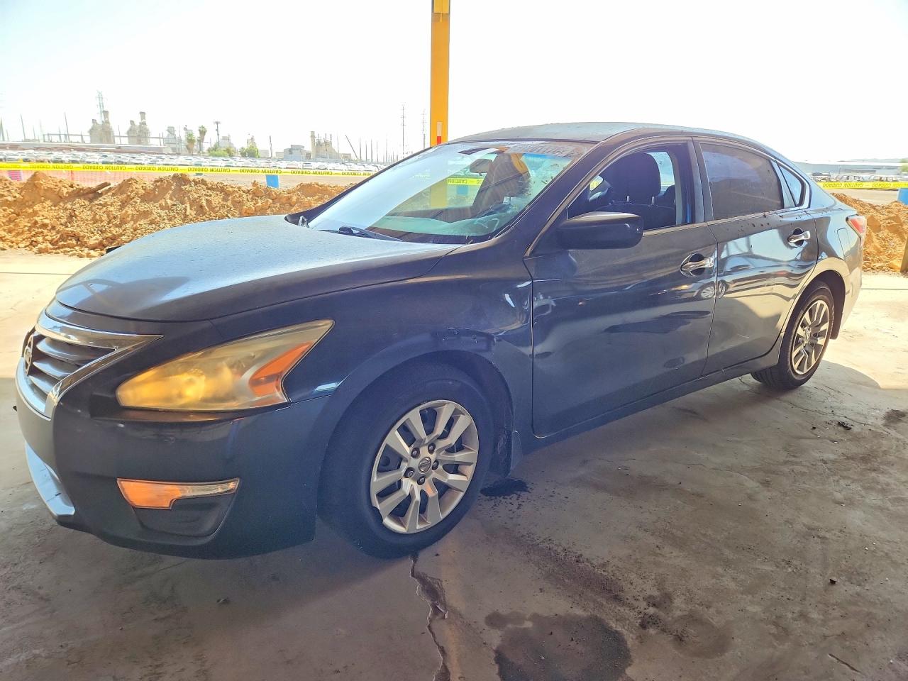 Salvage Nissan Altima Image