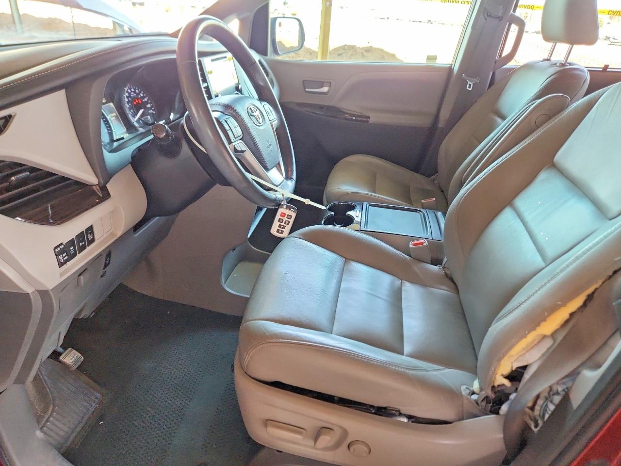 Toyota Sienna Xle 8-passenger