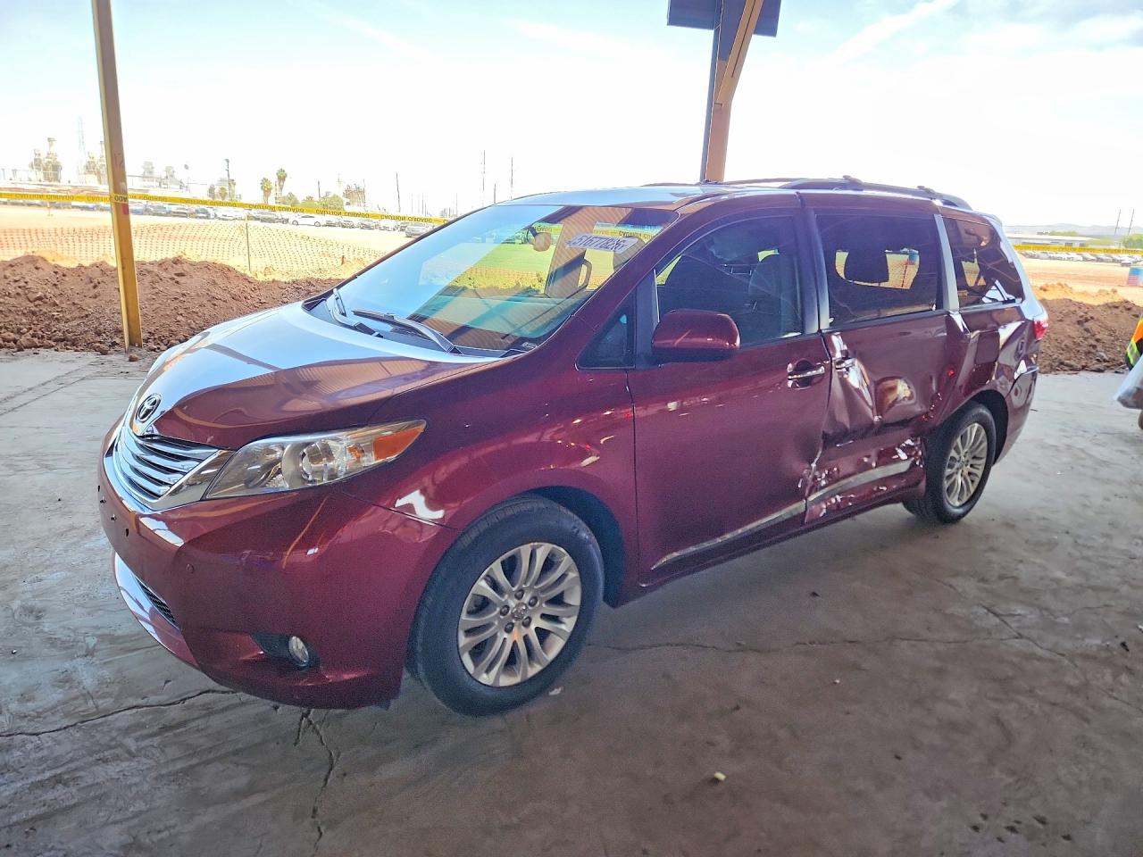 Salvage Toyota Sienna Image