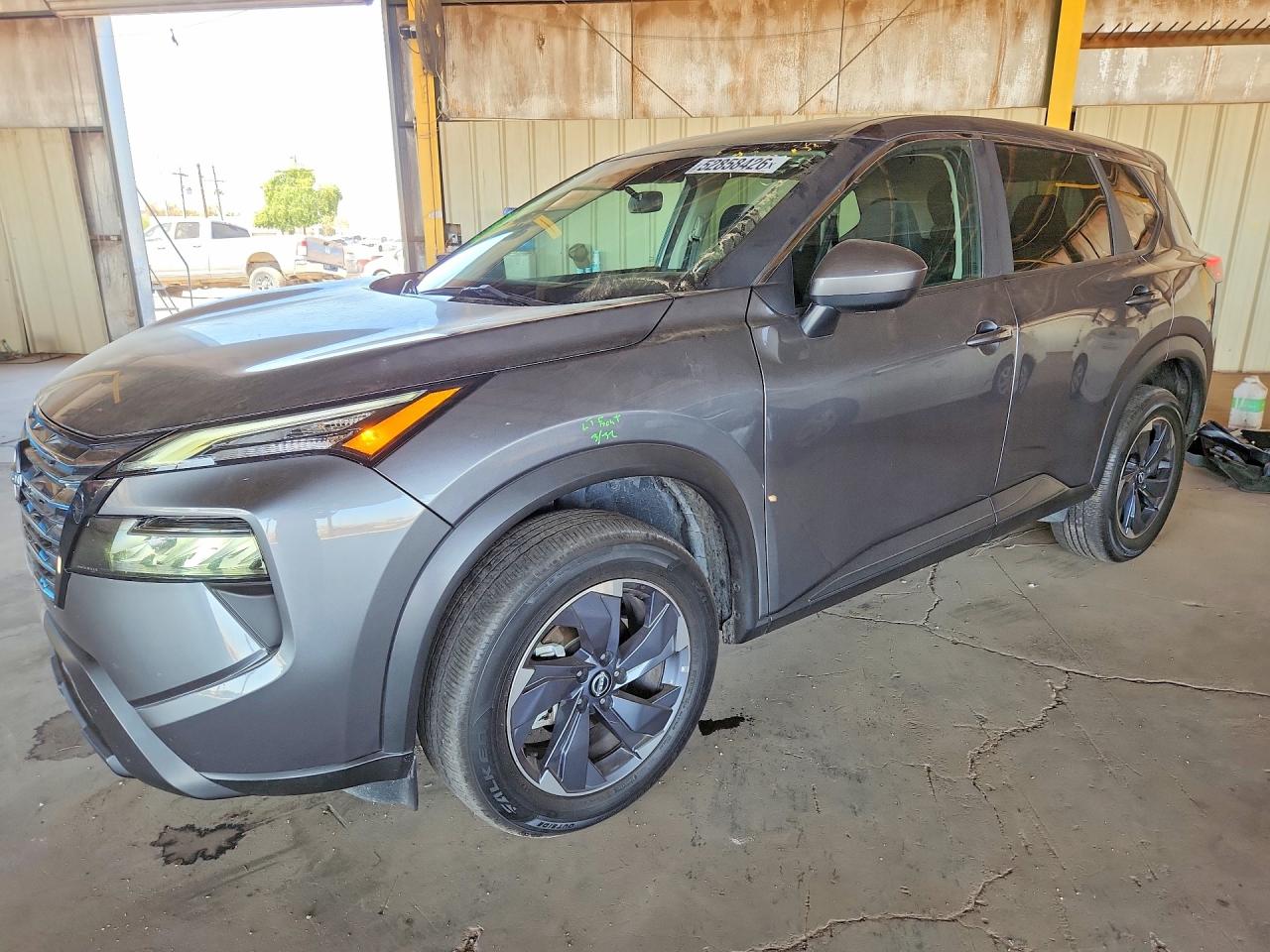 Salvage Nissan Rogue Image