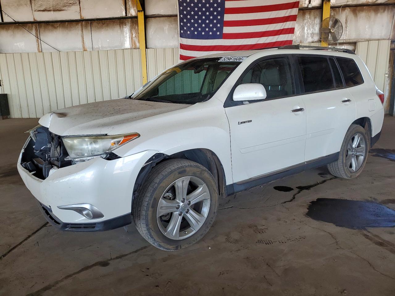 Salvage Toyota Highlander Image