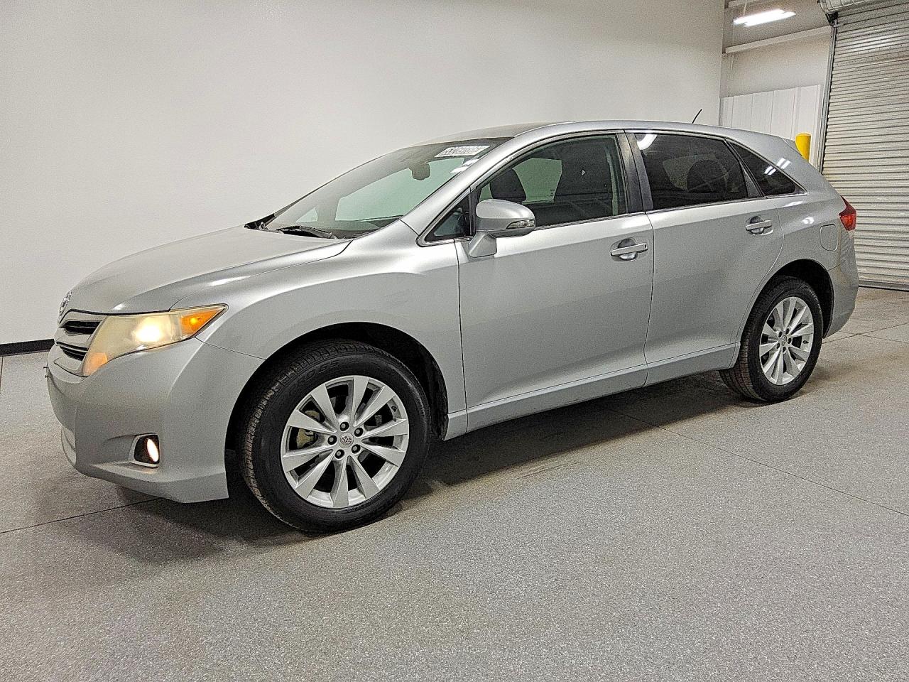 Salvage Toyota Venza Image
