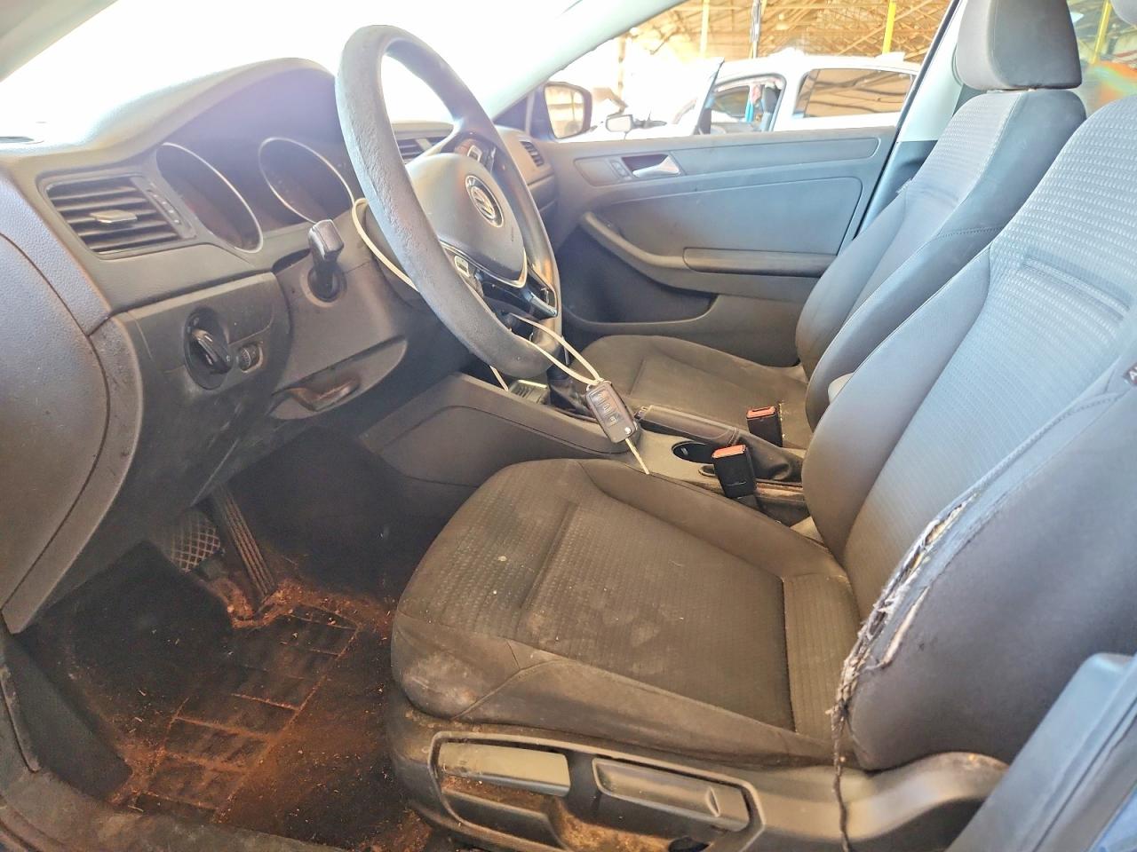 Volkswagen Jetta Base