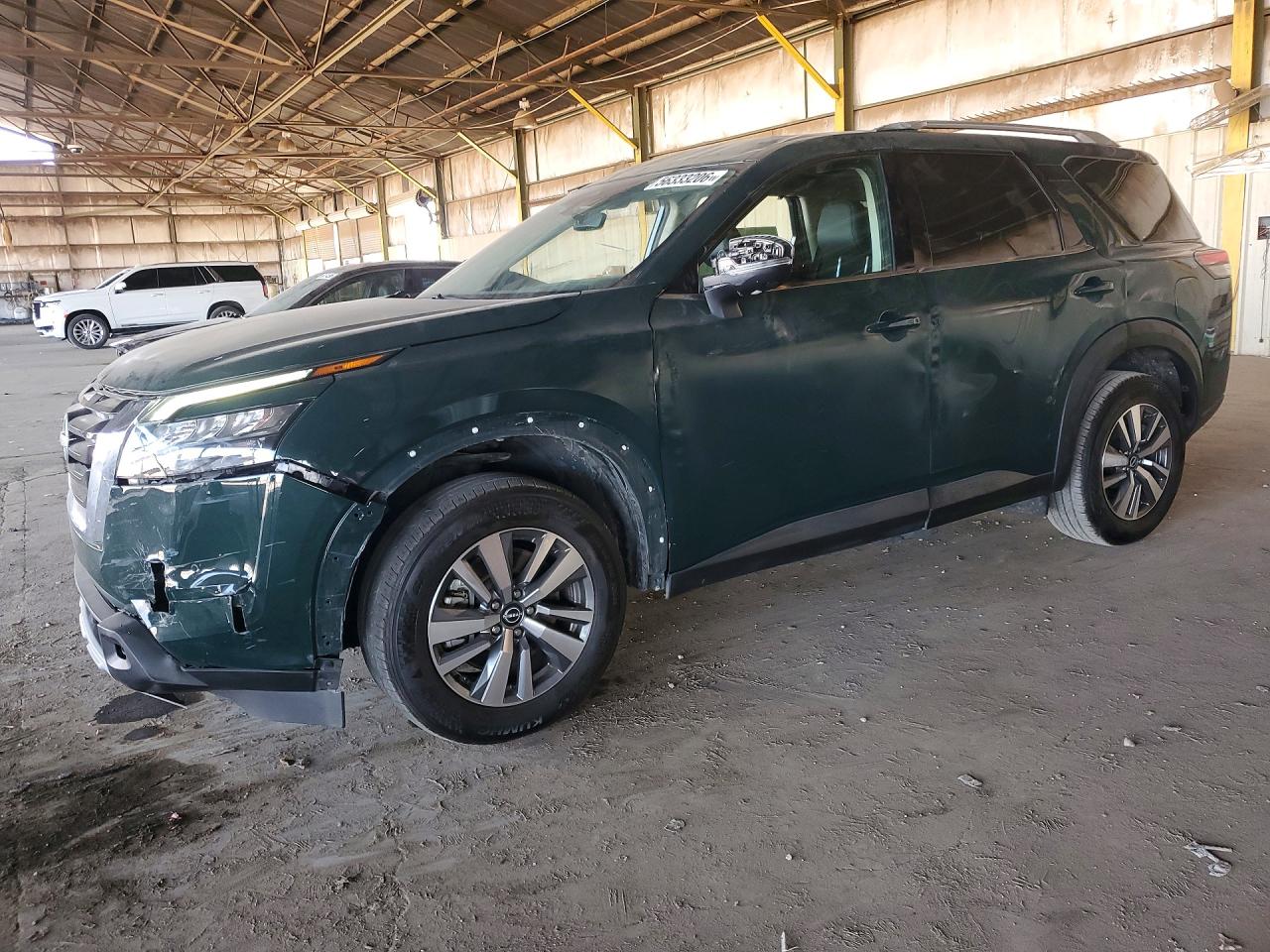 Salvage Nissan Pathfinder Image