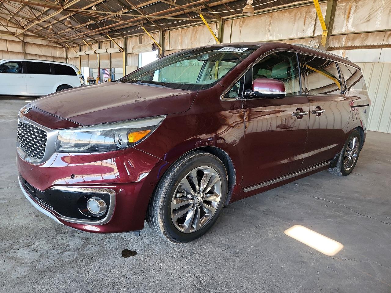 Salvage Kia Sedona Image