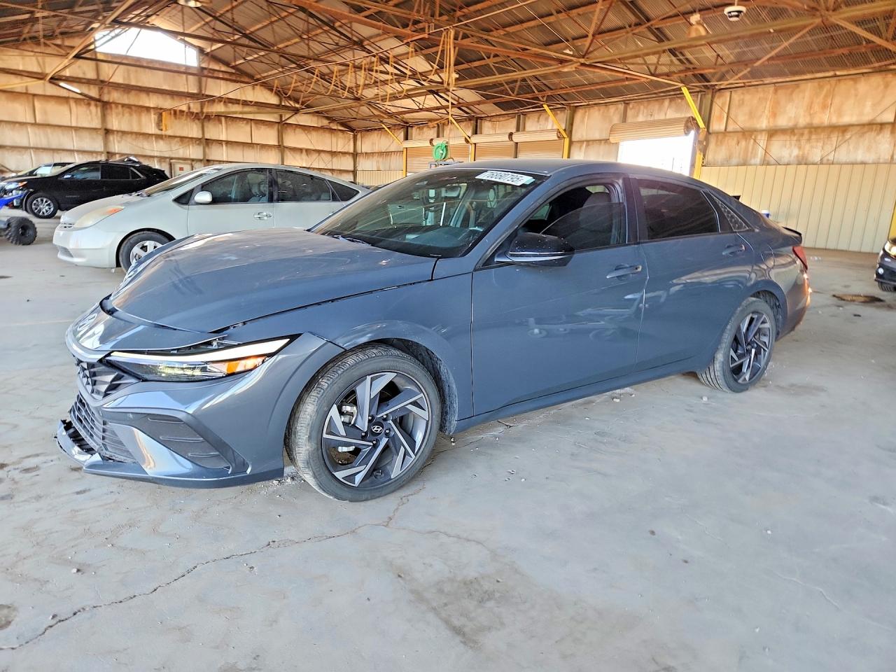 Salvage Hyundai ELANTRA Image