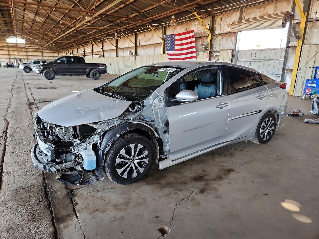 Salvage Toyota Prius Image