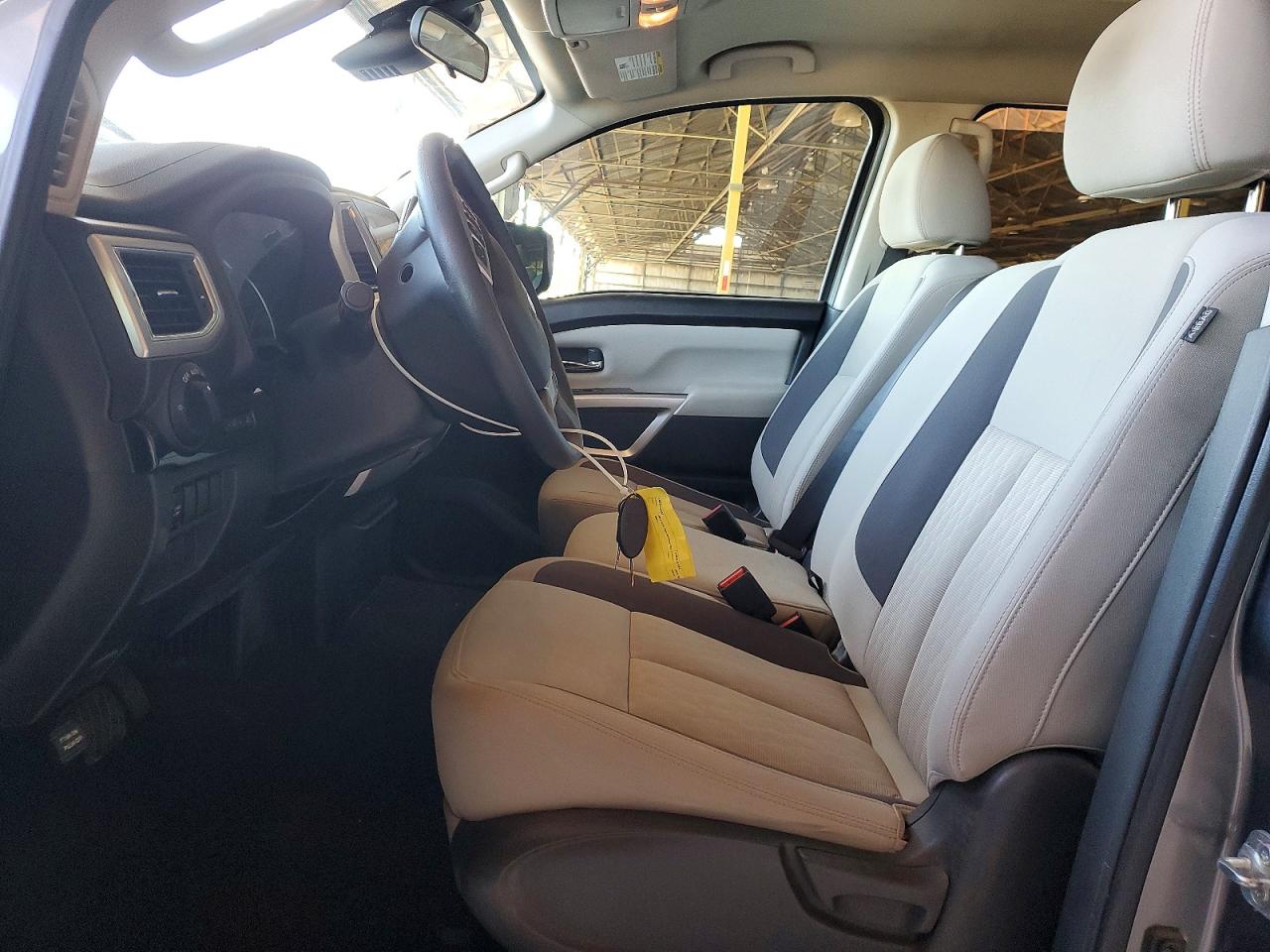 Nissan Titan Sv