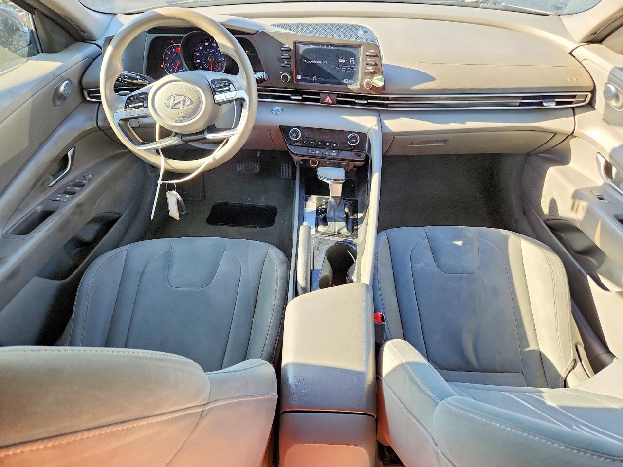 Hyundai ELANTRA Sel