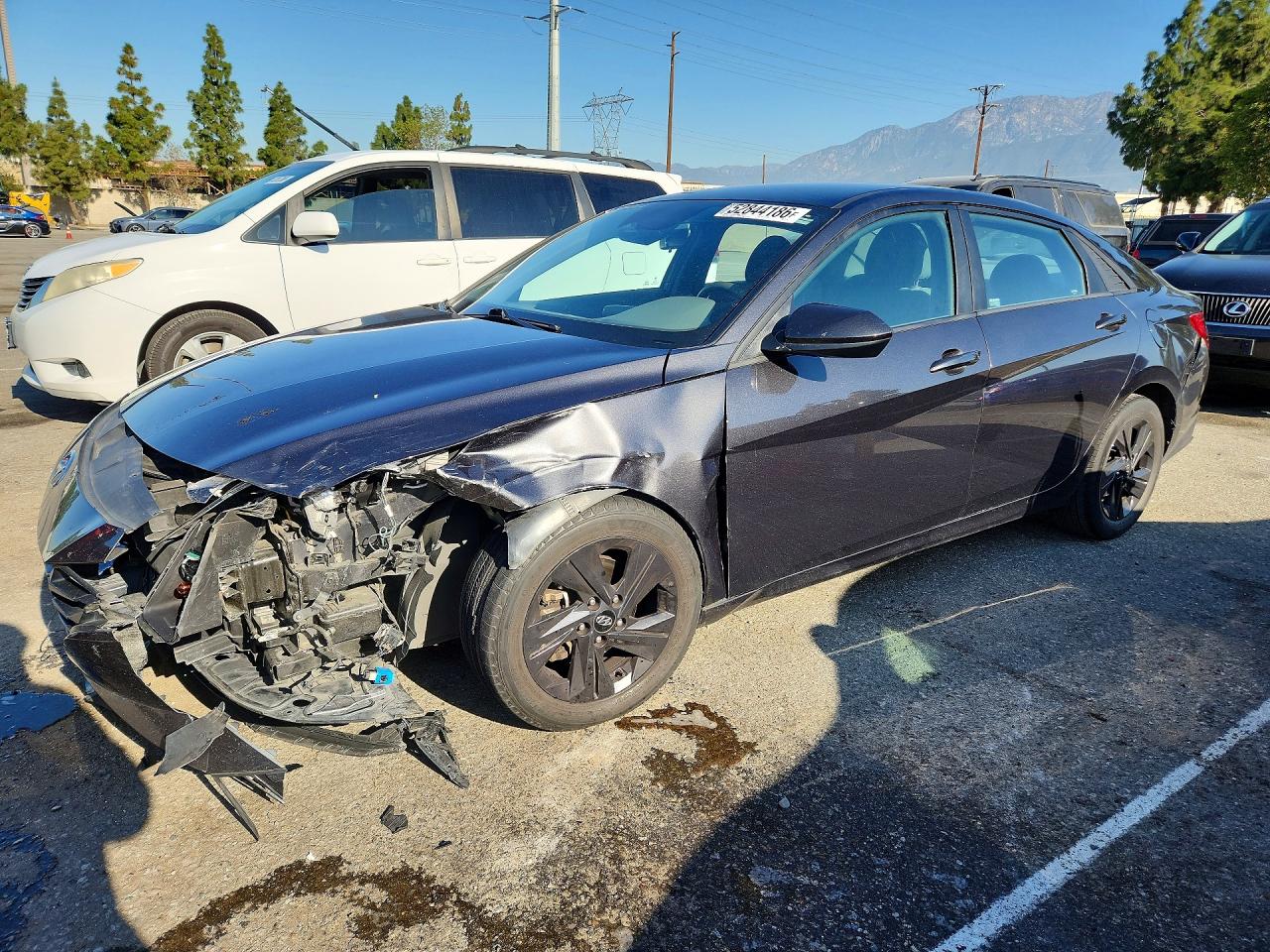Salvage Hyundai ELANTRA Image