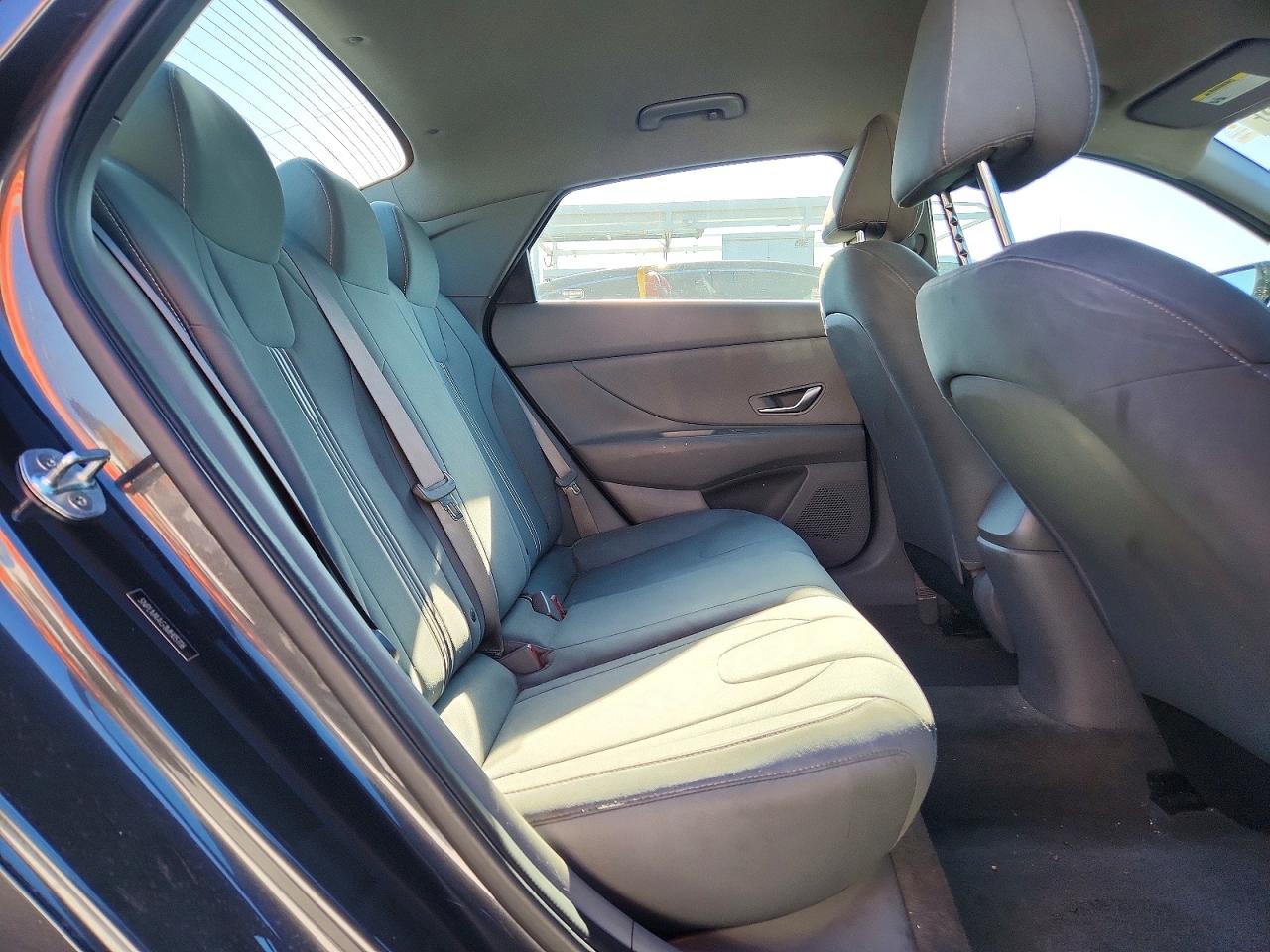 Hyundai ELANTRA Sel