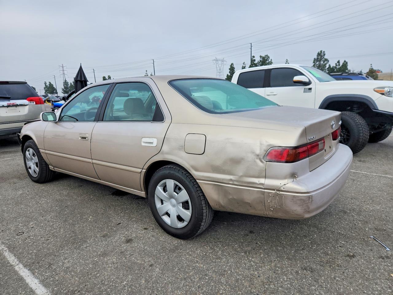 Toyota Camry Le V6