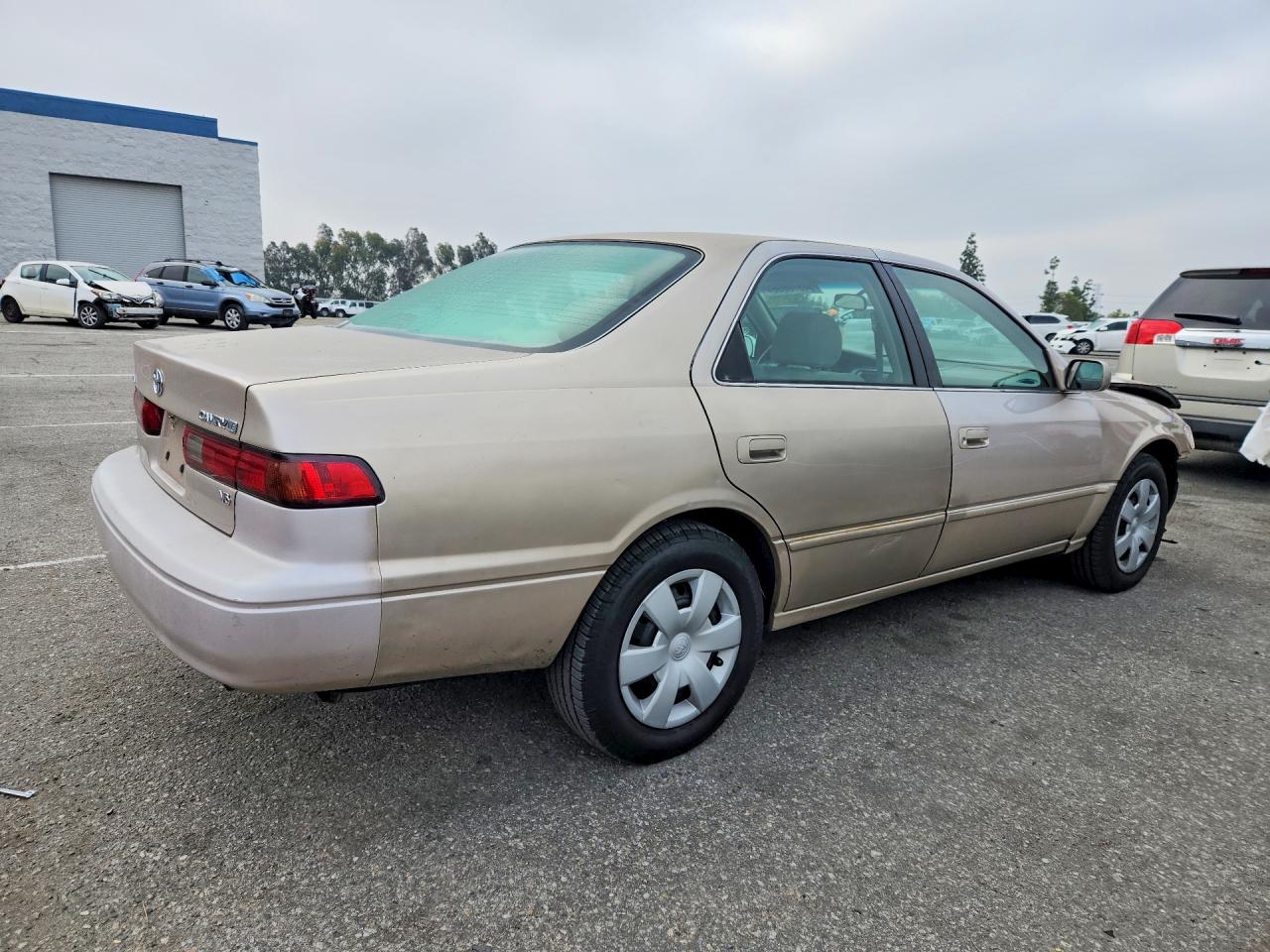 Toyota Camry Le V6