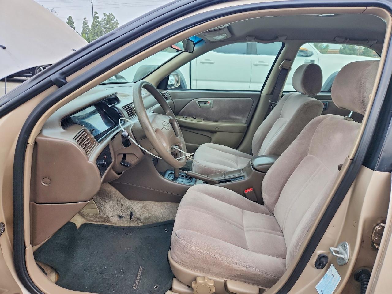 Toyota Camry Le V6