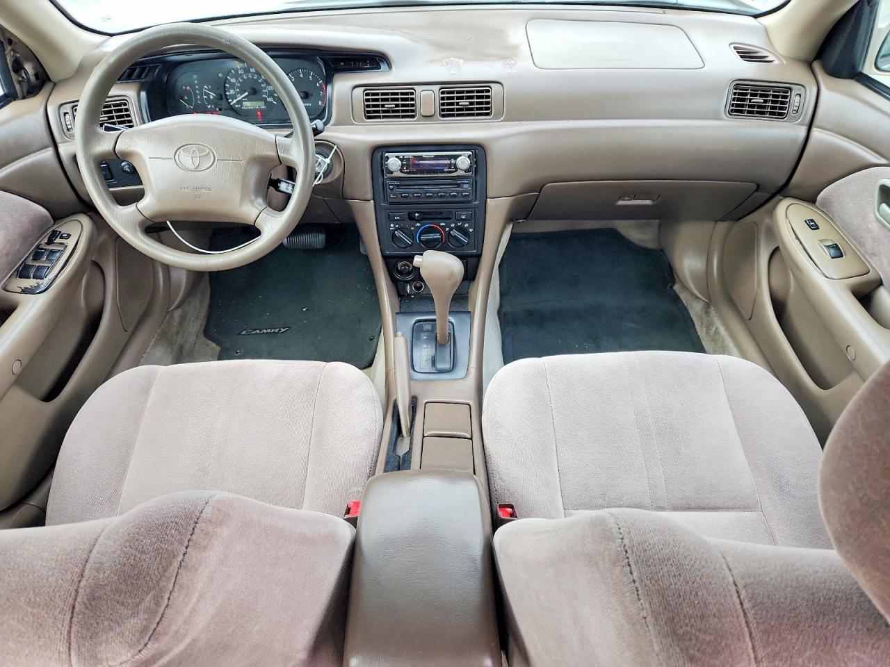Toyota Camry Le V6