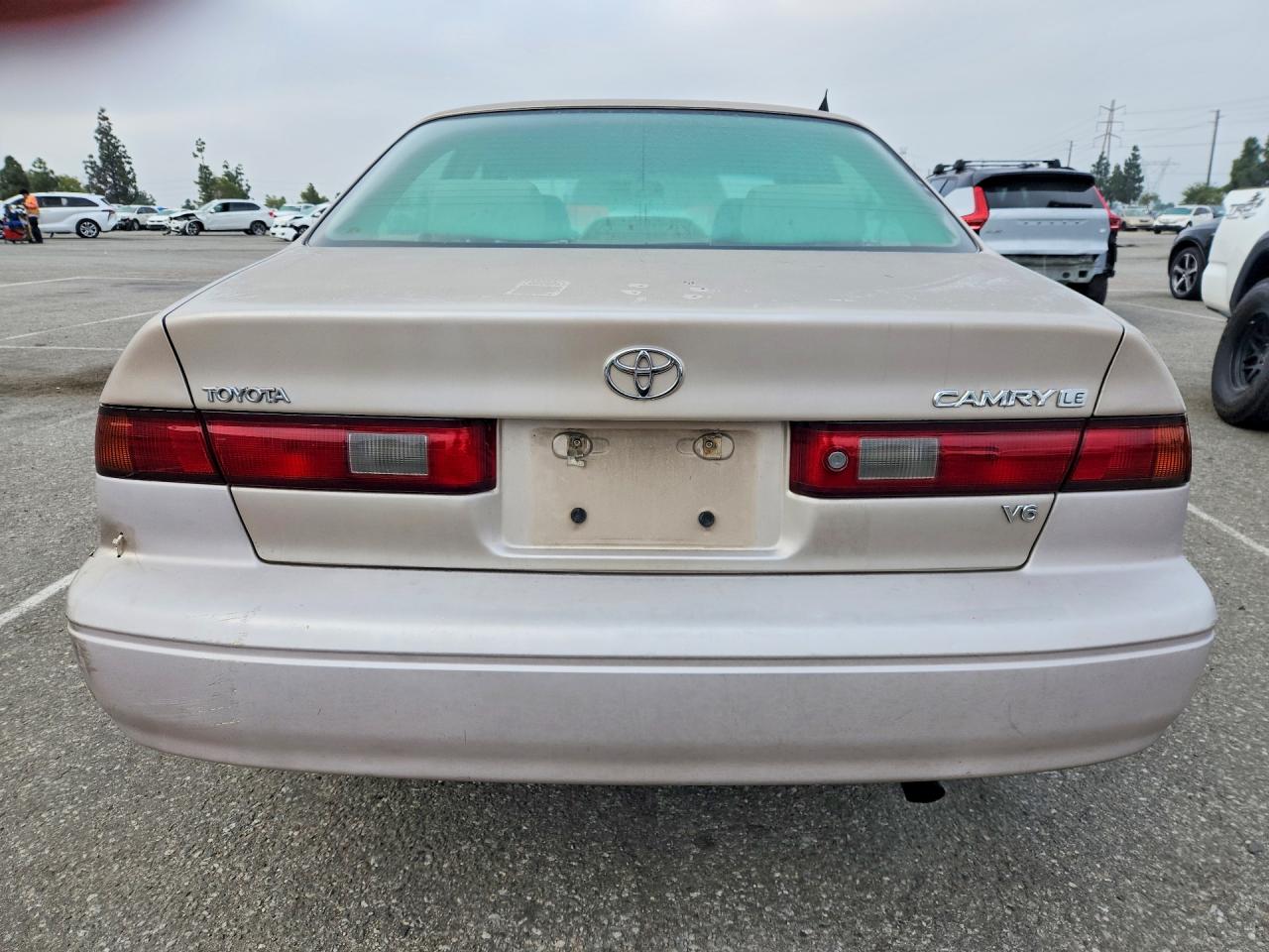 Toyota Camry Le V6