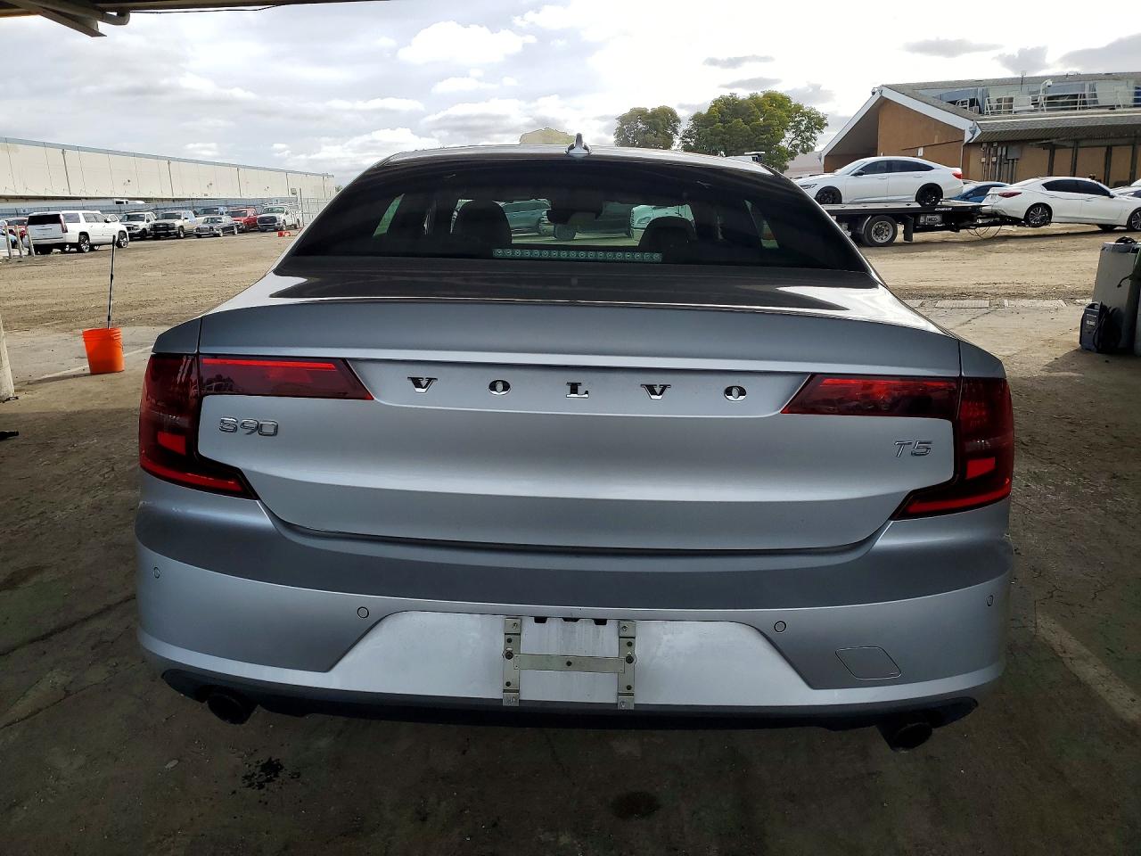 Volvo S90 T5 Momentum