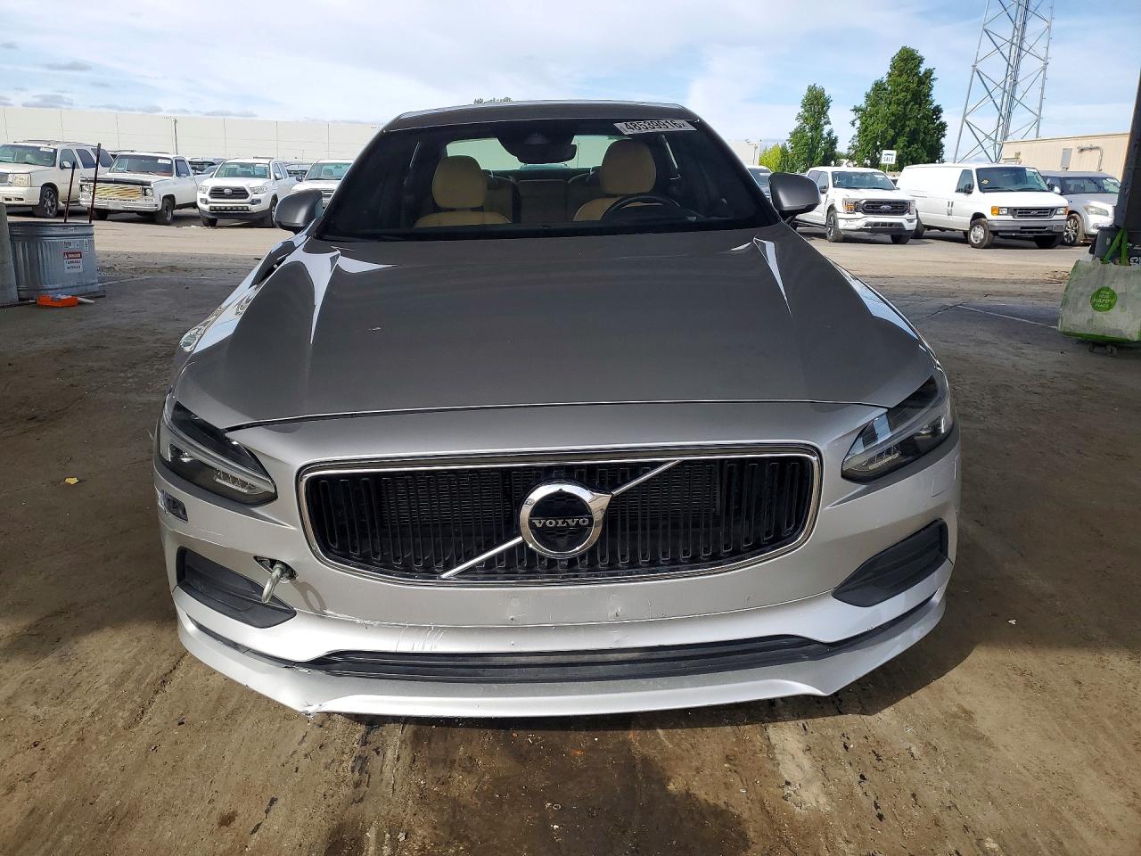 Volvo S90 T5 Momentum