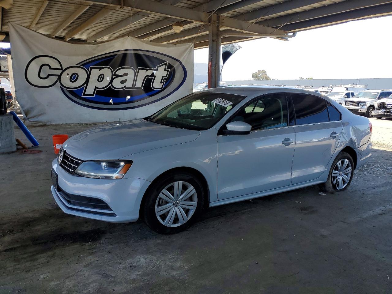 Salvage Volkswagen Jetta Image
