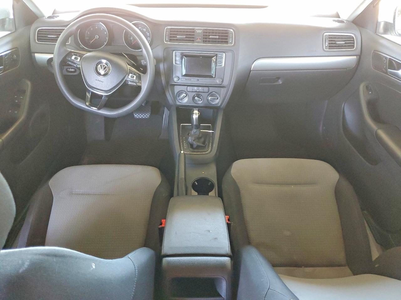 Volkswagen Jetta S