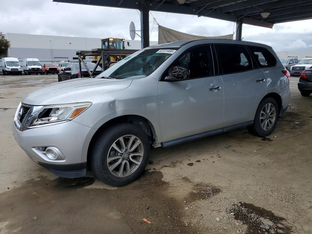 Salvage Nissan Pathfinder Image