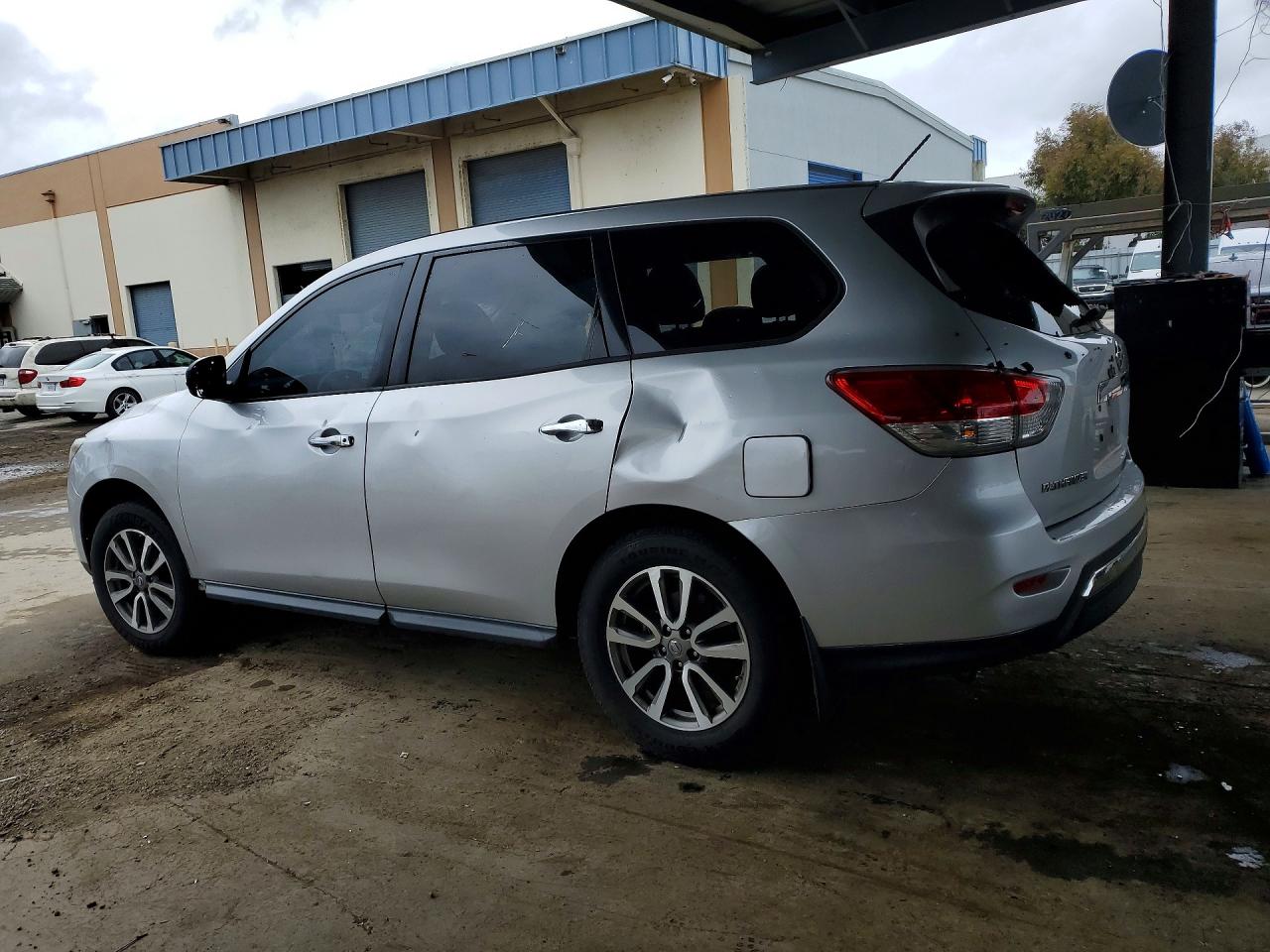 Nissan Pathfinder S