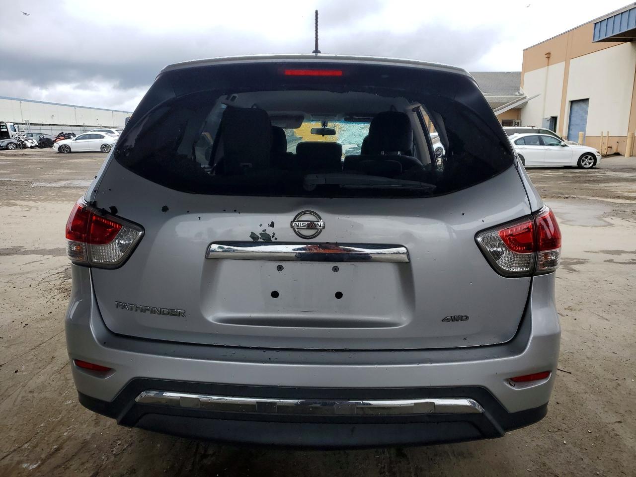 Nissan Pathfinder S