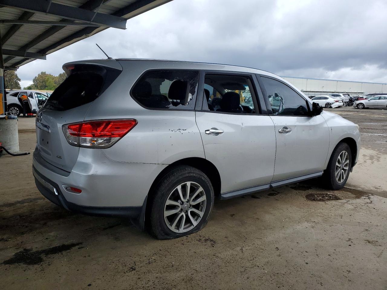 Nissan Pathfinder S