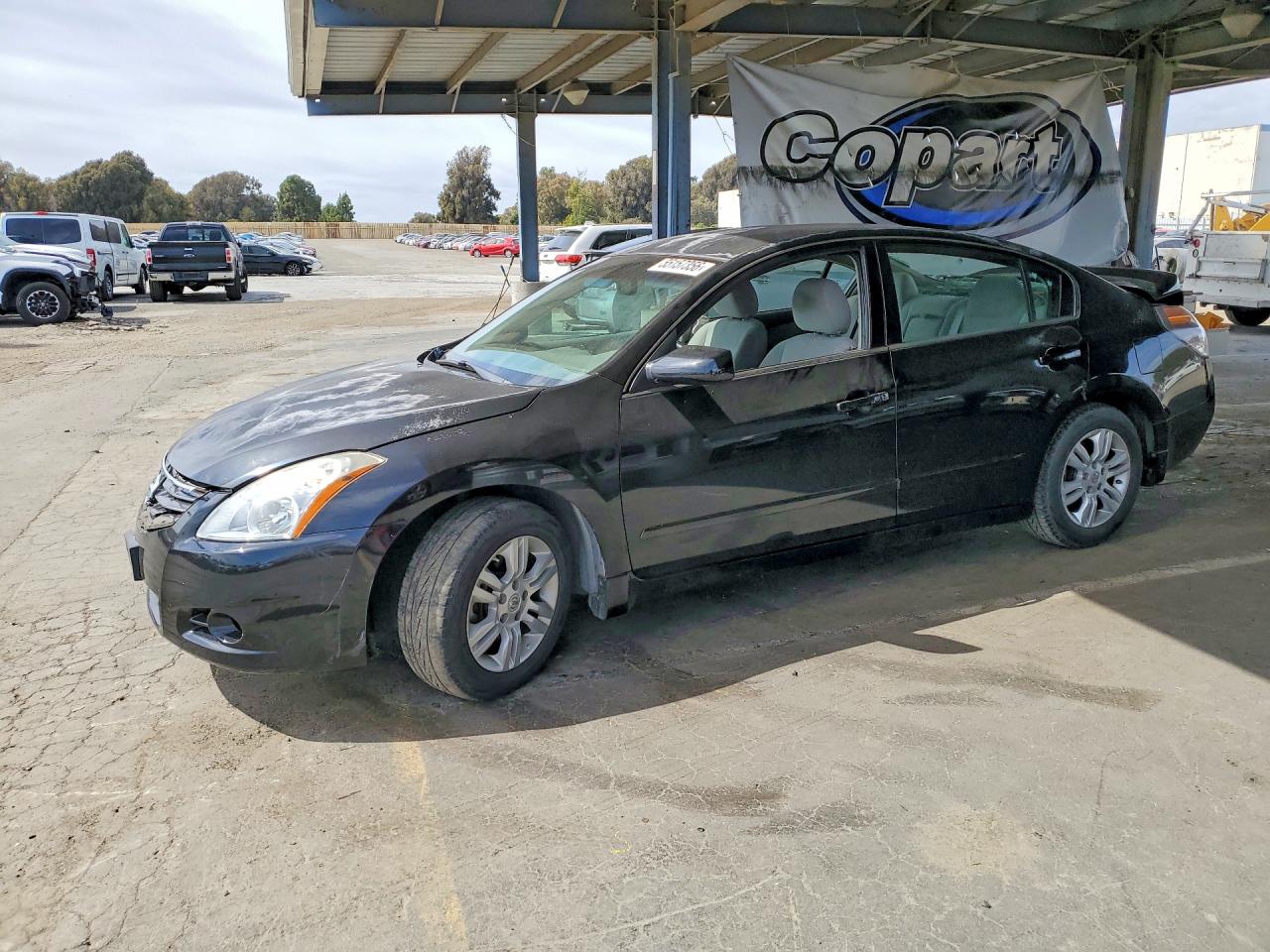 Salvage Nissan Altima Image